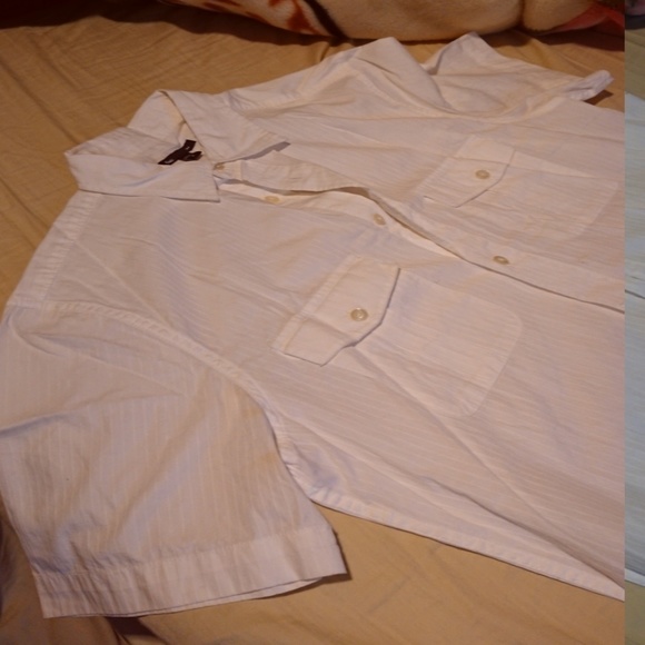 Medium half sleeve button up - Picture 3 of 3